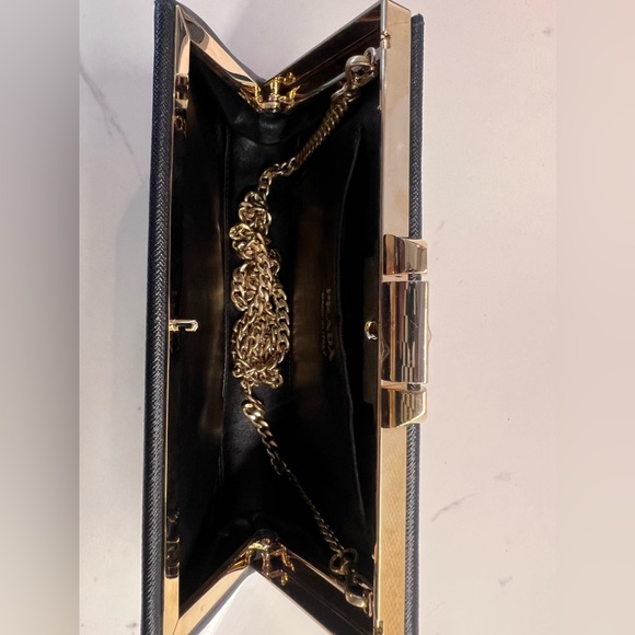 Gorgeous Prada Sidonie clutch with chain handle height 5” wide 9.5” - Picture 7 of 10